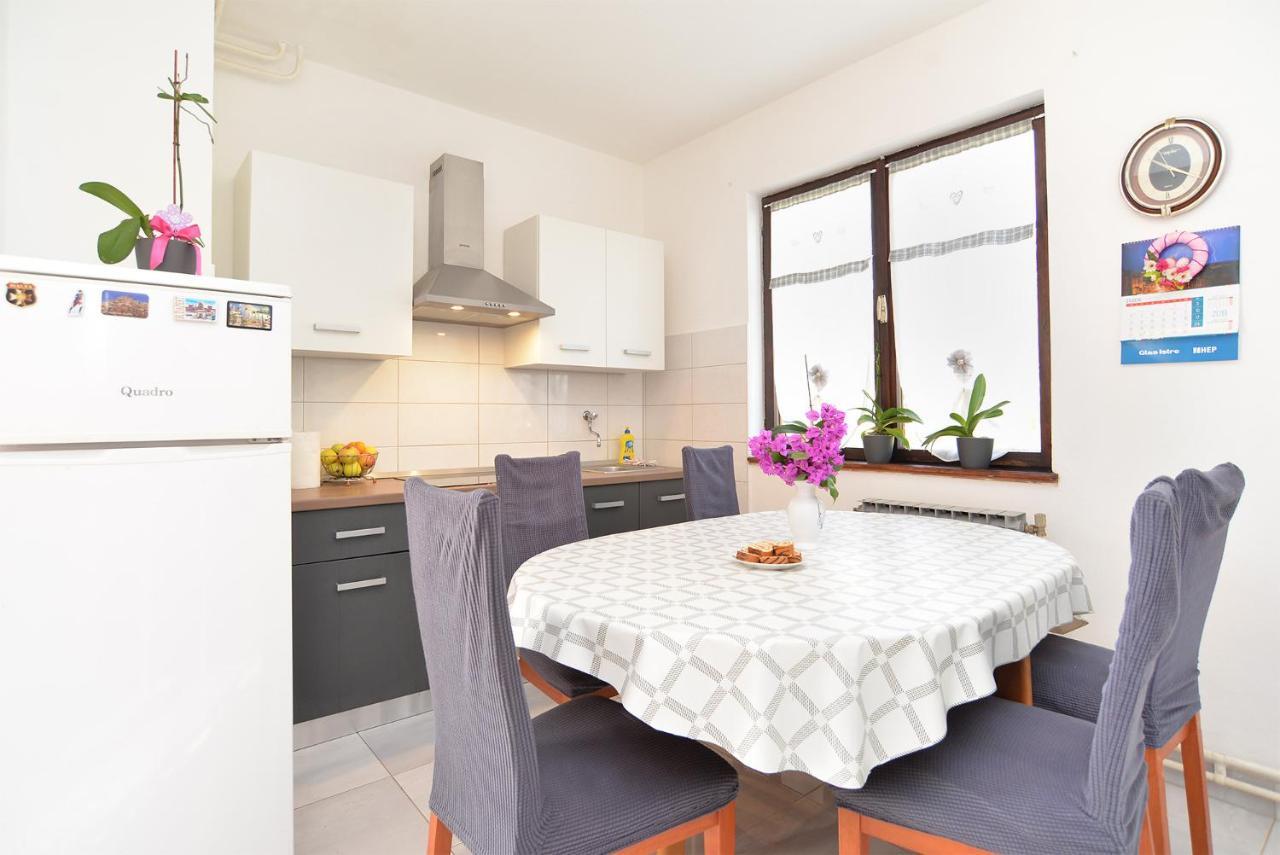 Apartments Danijel 1956 Пула Екстериор снимка