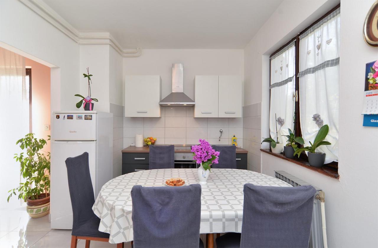 Apartments Danijel 1956 Пула Екстериор снимка
